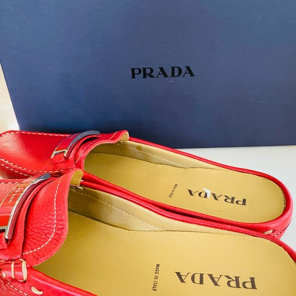 Never wear Prada shoes - Picture 4 of 7